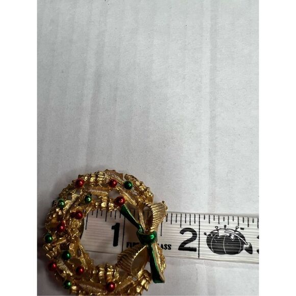 Gerry’s vintage gold tone enamel wreath brooch - Picture 8 of 8